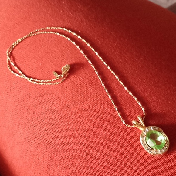 Vintage SP Avon Peridot necklace - Picture 2 of 6